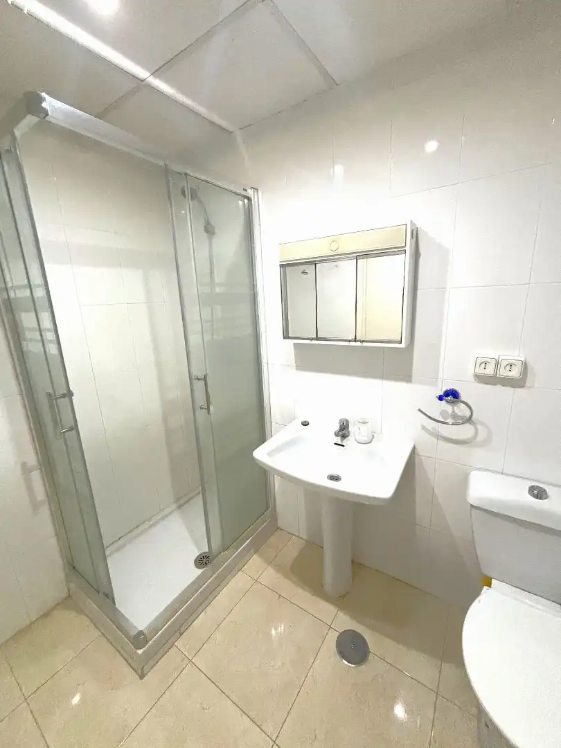 Baño de Piso para compartir en Murcia con Calefacción, Amueblado y Horno