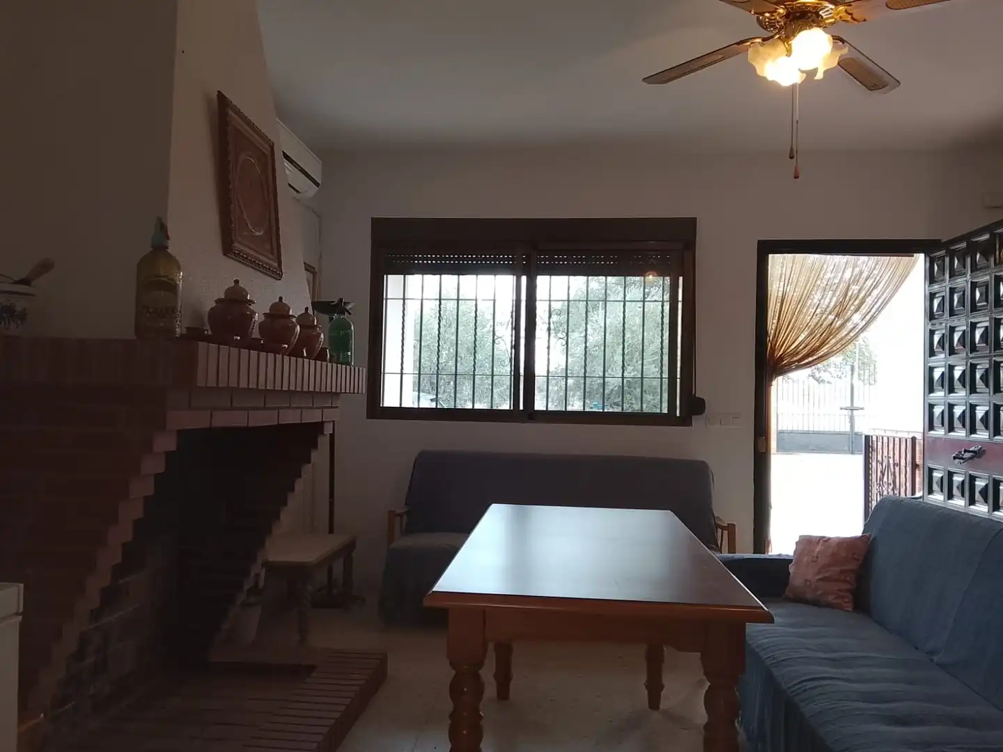 Sala d'estar de Finca rústica en venda en Córdoba amb Aire condicionat, Calefacció i Jardí privat