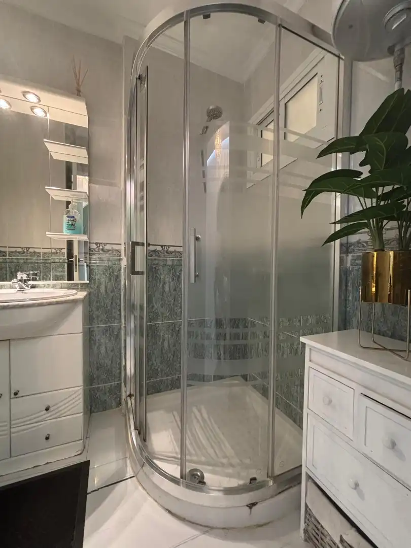 Baño de Estudio en venta en Benalmádena con Aire acondicionado, Terraza y Amueblado