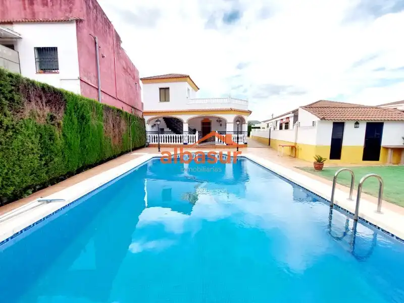 Vista exterior de Casa o xalet en venda en Córdoba amb Aire condicionat, Calefacció i Jardí privat