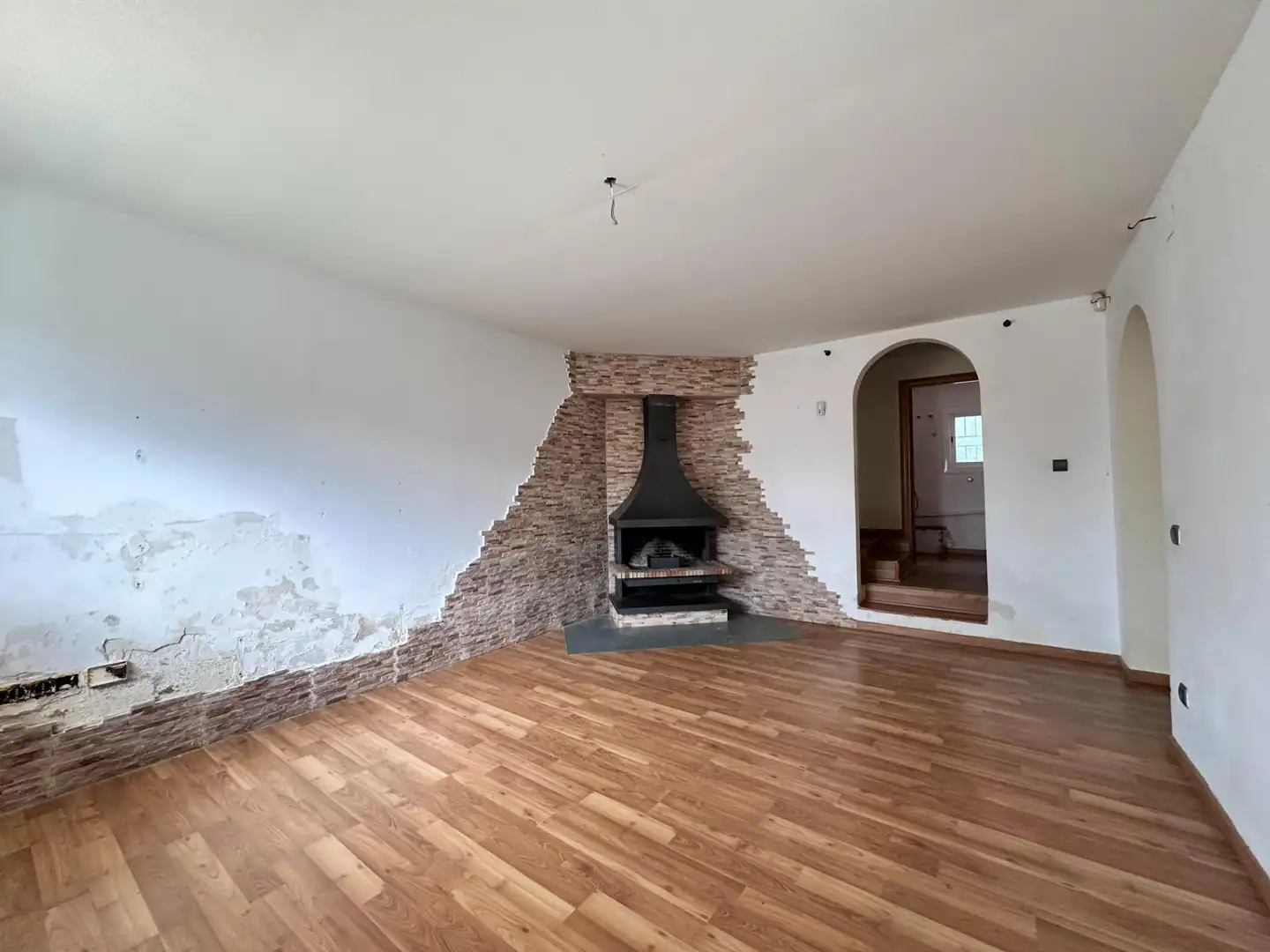Sala de estar de Casa o chalet en venta en La Bisbal del Penedès con Parquet