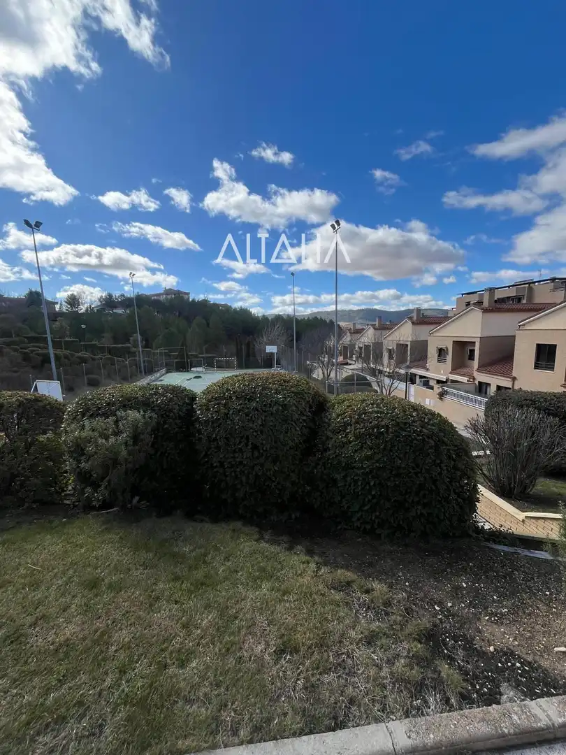 Casa adosada en venta en Cuenca con Calefacción, Piscina y Piscina comunitaria