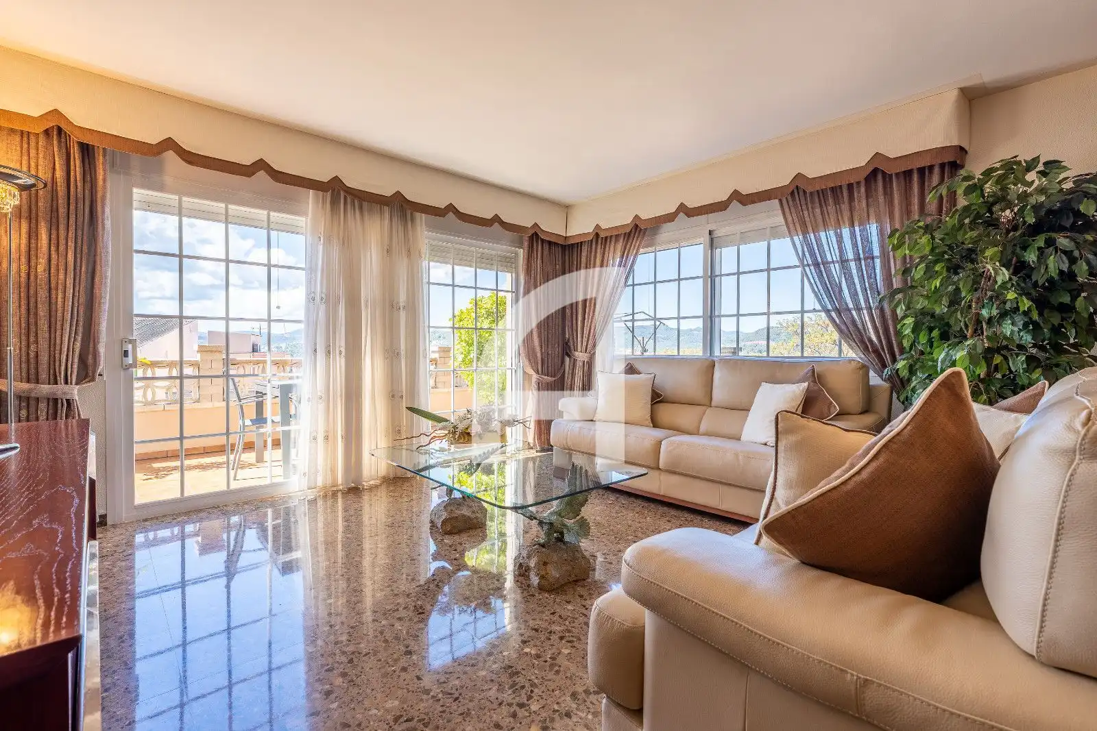 Sala de estar de Casa o chalet en venta en Molins de Rei con Aire acondicionado, Calefacción y Terraza