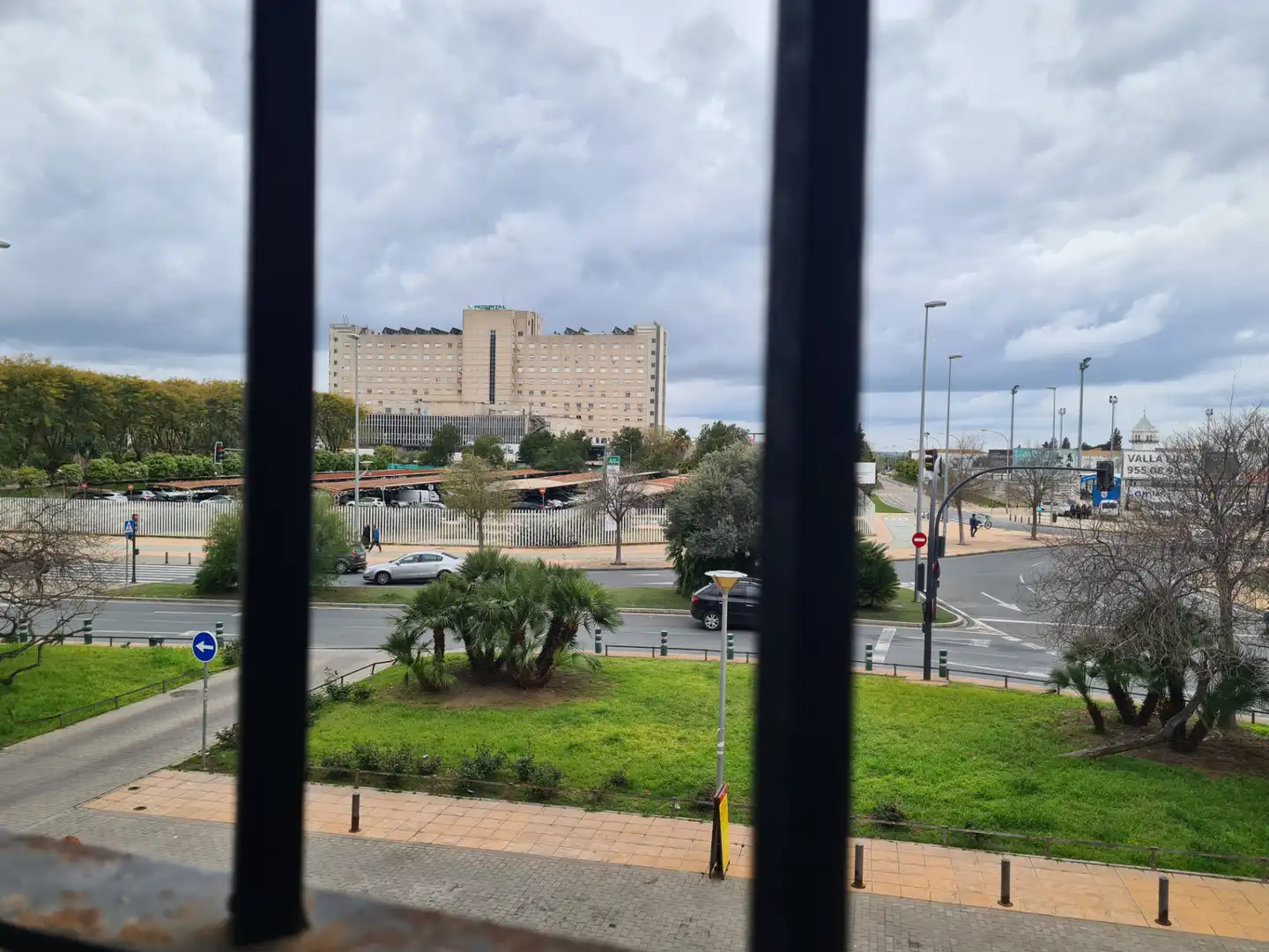 Exterior view of Flat for sale in Sevilla  with Air Conditioner and Storage room
