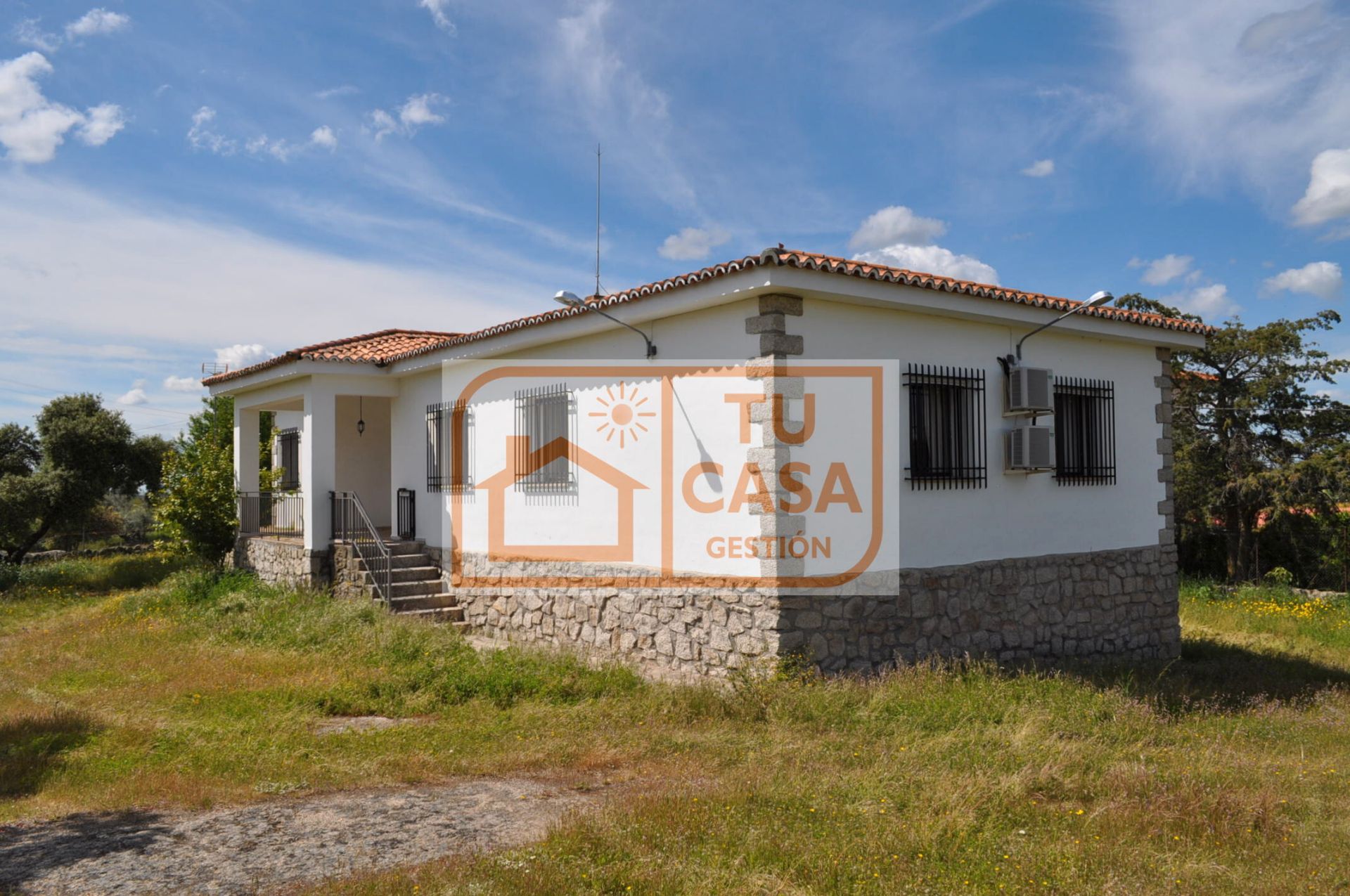 Exterior view of House or chalet for sale in Malpartida de Cáceres  with Air Conditioner, Heating and Private garden
