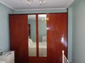 Schlafzimmer von Wohnung zur Miete in Gijón  mit Heizung, Parkett und Möbliert