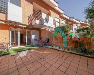 Jardí de Casa adosada en venda en Morcín amb Terrassa i Balcó