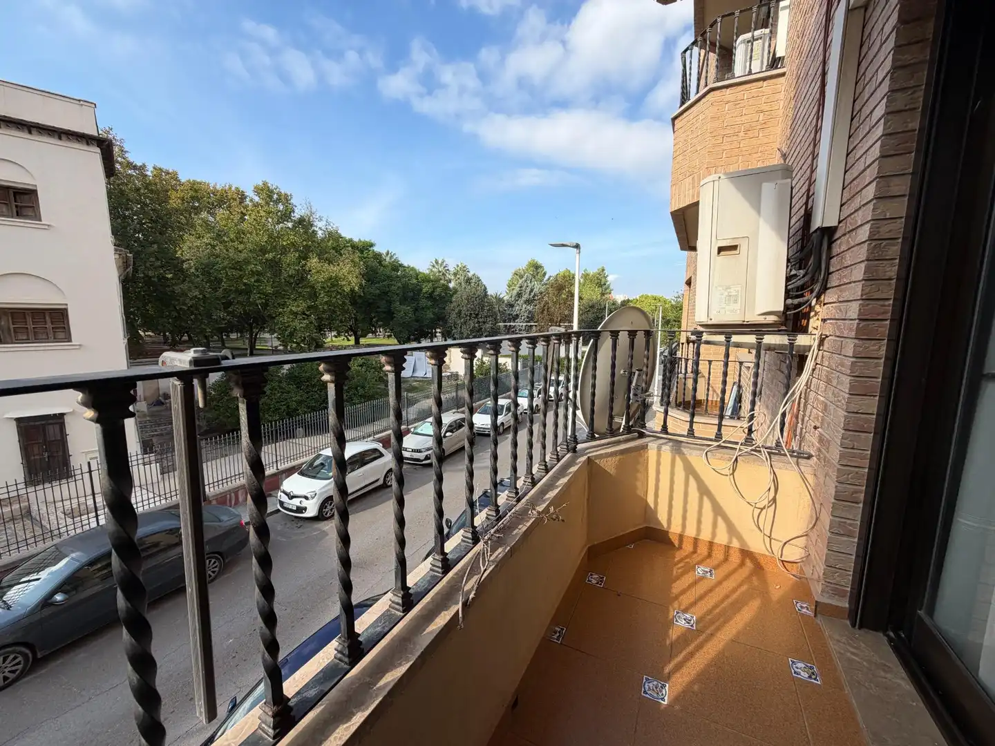 Außenansicht von Wohnung zum Verkauf in Parque de la Bombilla  
