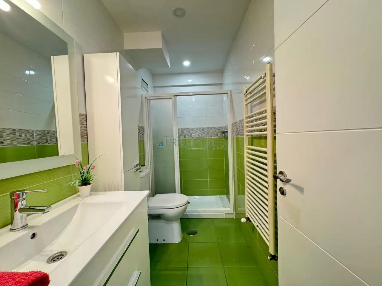 Baño de Piso en venta en Vigo  con Calefacción, Terraza y Trastero