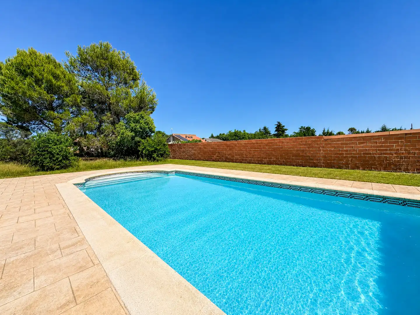 Piscina de Casa o chalet en venta en Nuevo Baztán con Aire acondicionado, Calefacción y Jardín privado