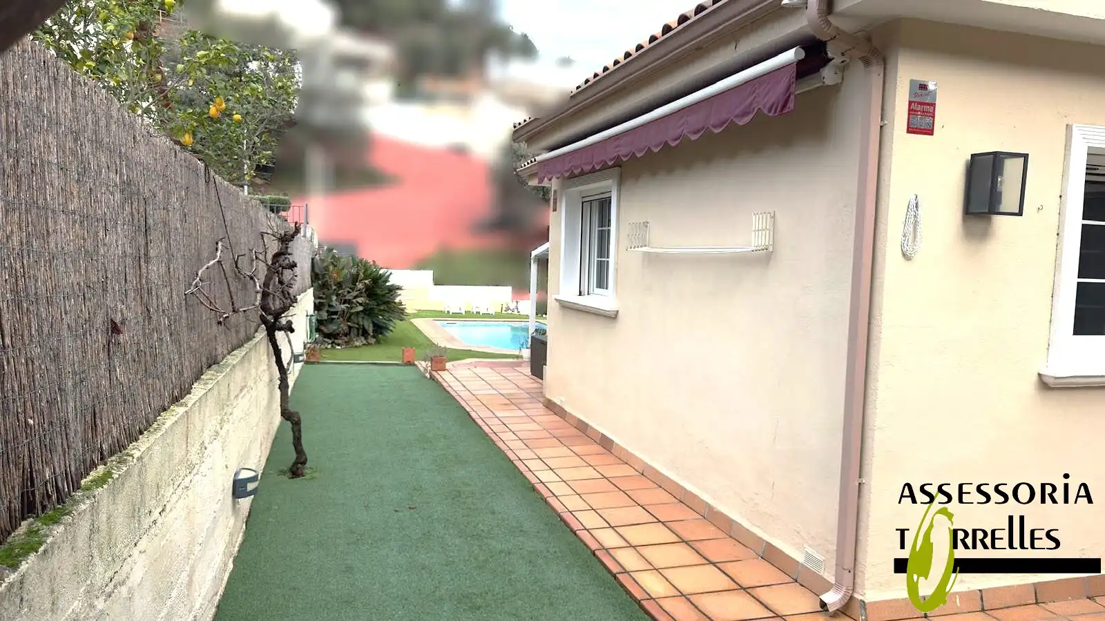 Außenansicht von Haus oder Chalet zum Verkauf in Torrelles de Llobregat mit Heizung, Privatgarten und Parkett