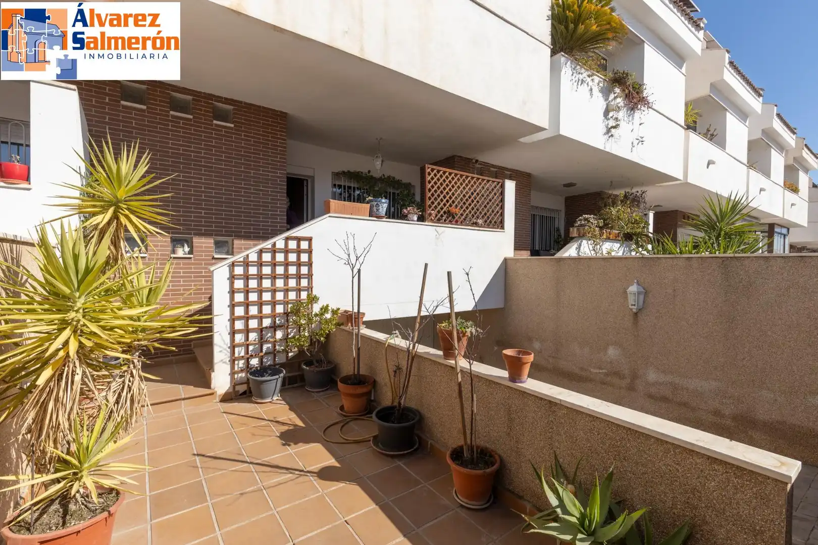 Jardí de Casa adosada en venda en Churriana de la Vega amb Calefacció, Terrassa i Balcó