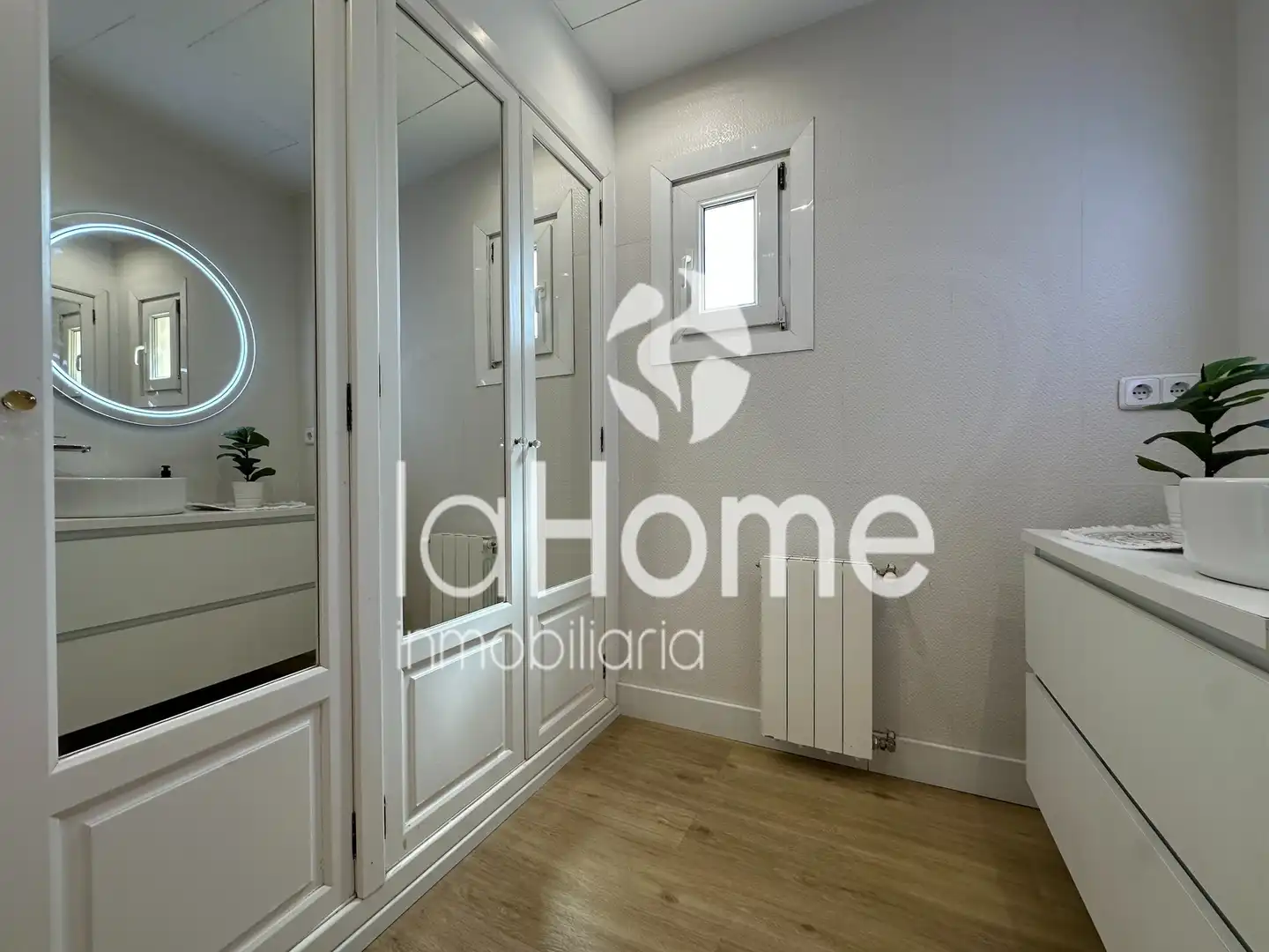 Habitación de Casa o chalet en venta en Paterna con Aire acondicionado, Calefacción y Jardín privado