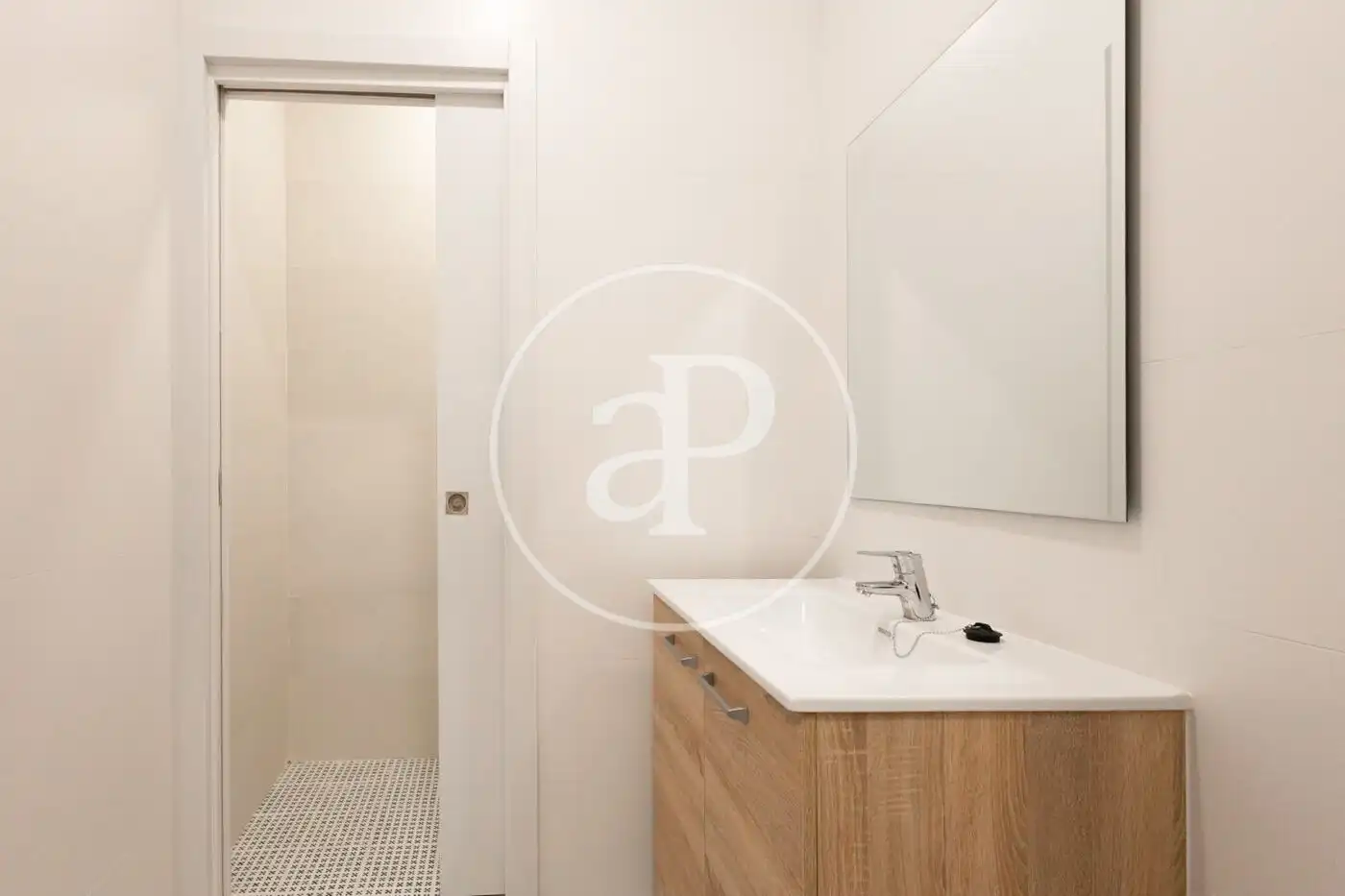 Badezimmer von Wohnung zum Verkauf in Barcelona mit Klimaanlage und Heizung