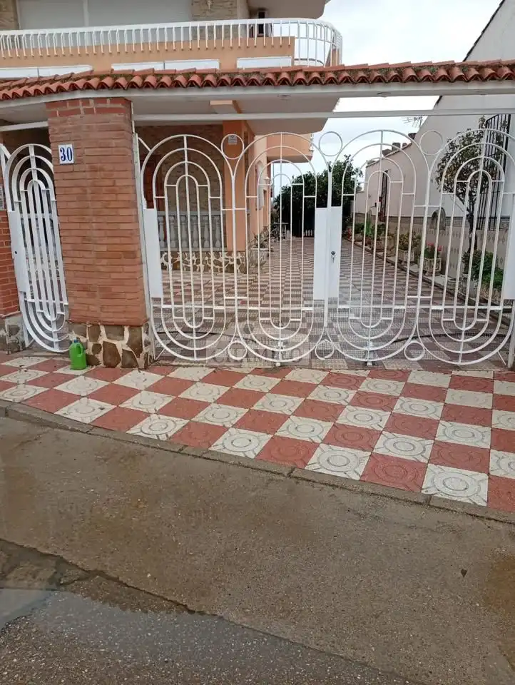 Casa o chalet en venta en Villar de Rena con Aire acondicionado, Calefacción y Jardín privado