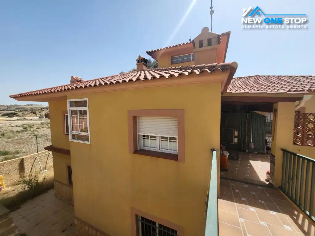 Vista exterior de Casa adosada en venda en Cuevas del Almanzora amb Aire condicionat, Calefacció i Jardí privat