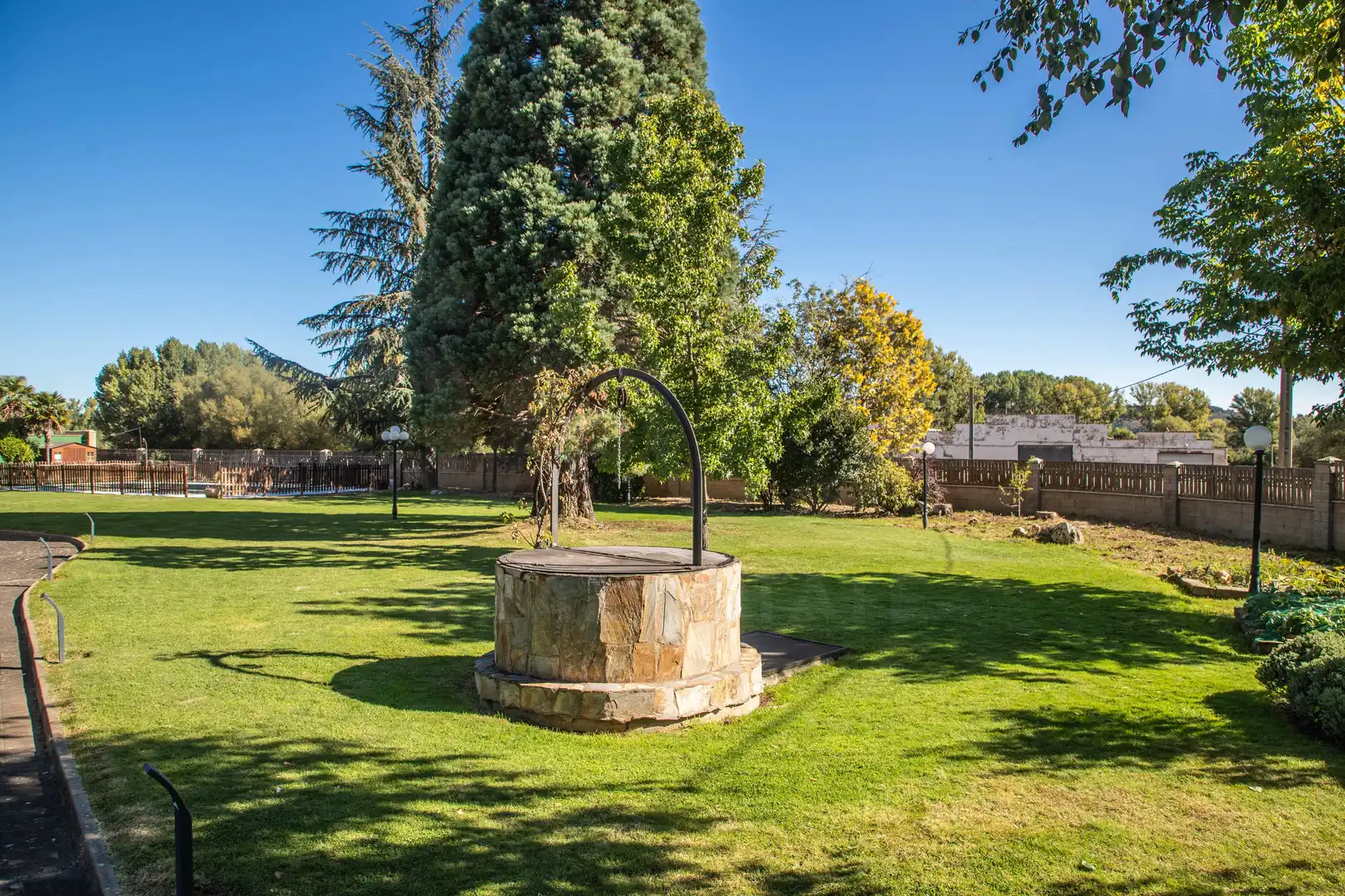 Jardín de Casa o chalet en venta en San Andrés del Rabanedo con Calefacción y Piscina