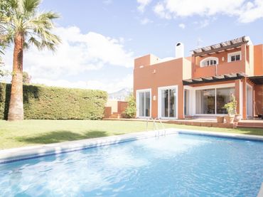 Xalet amb balcó en venda a Nueva Andalucía