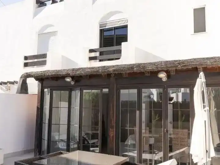 Vista exterior de Casa adosada en venta en Marbella con Aire acondicionado, Jardín privado y Piscina