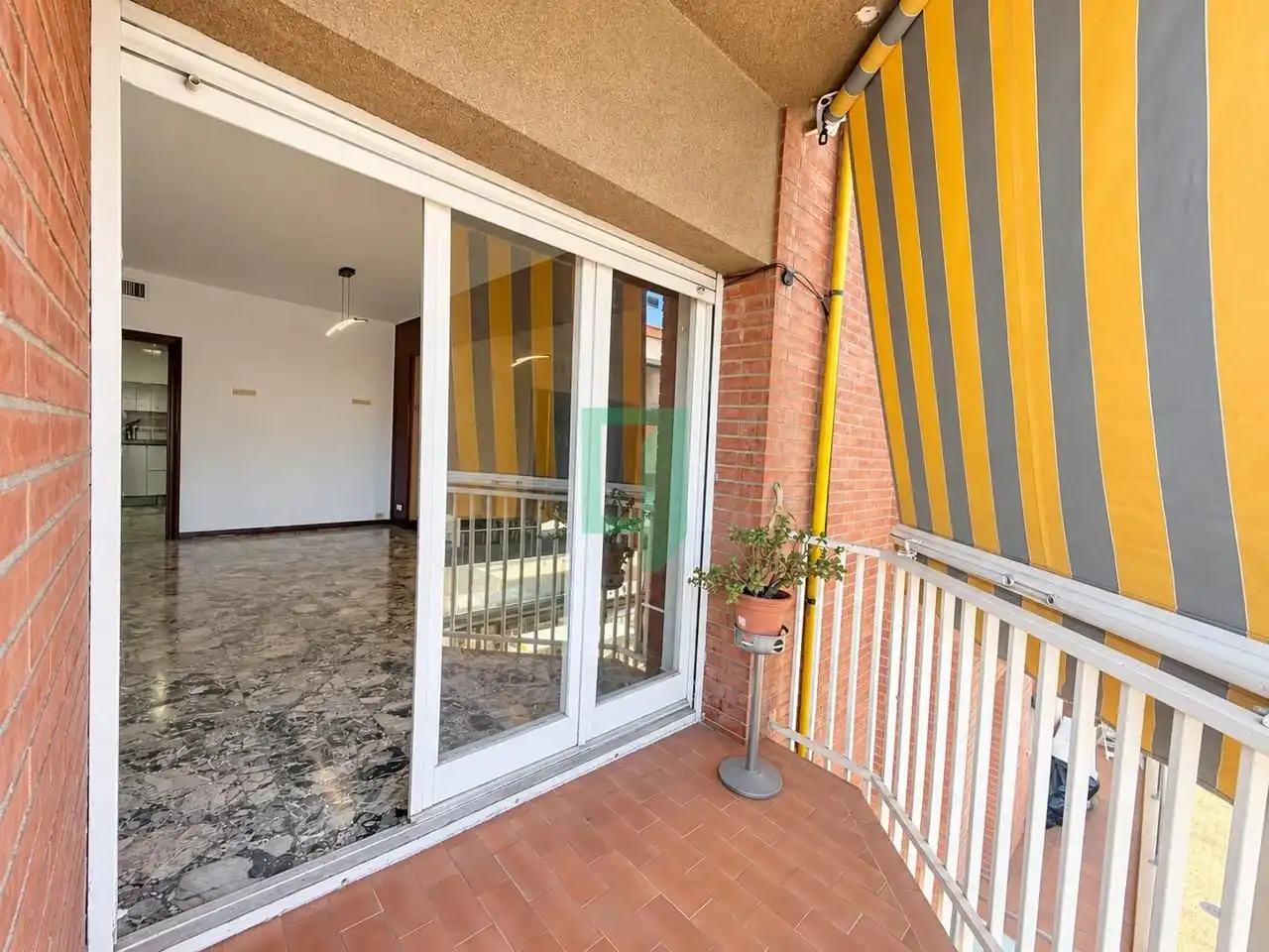 Balcony of Flat for sale in Badalona  with Air Conditioner and Balcony