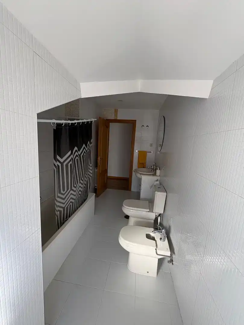 Badezimmer von Maisonette zum Verkauf in Fuenlabrada mit Parkett, Abstellraum und Möbliert