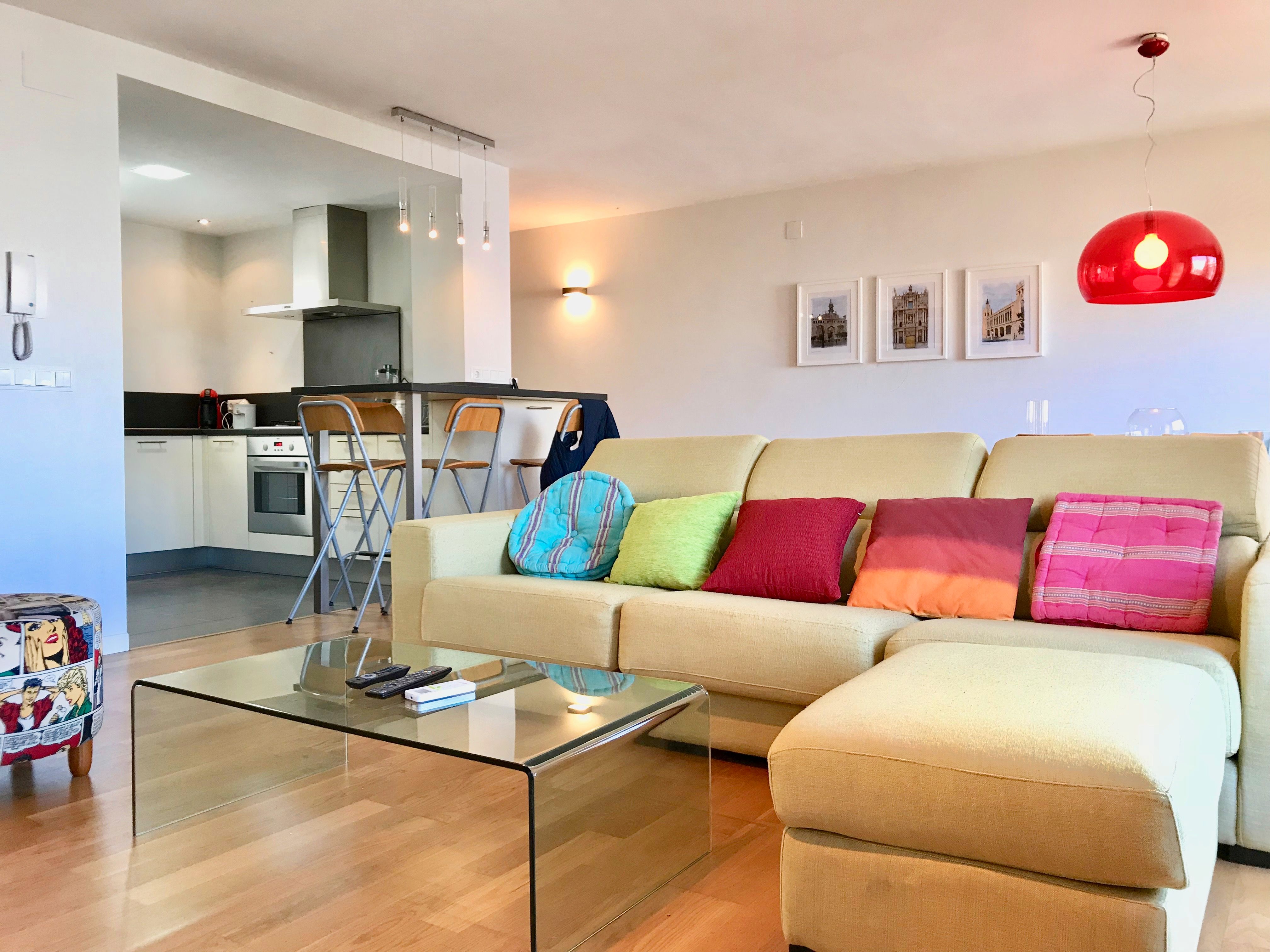 Sala d'estar de Apartament de lloguer en  Valencia Capital amb Aire condicionat, Moblat i Forn