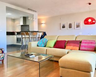 Sala d'estar de Apartament de lloguer en  Valencia Capital amb Aire condicionat, Moblat i Forn