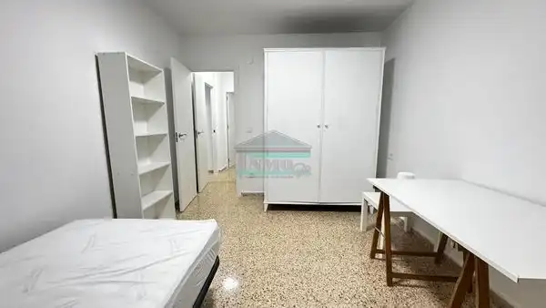 Bedroom of Flat for rent in Granada  with Furnished, TV and Balcony