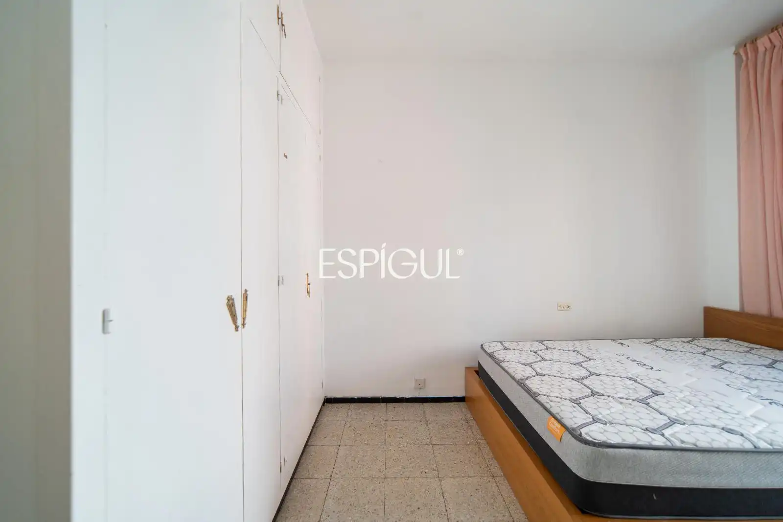 Habitación de Piso en venta en Girona con Calefacción, Terraza y Amueblado