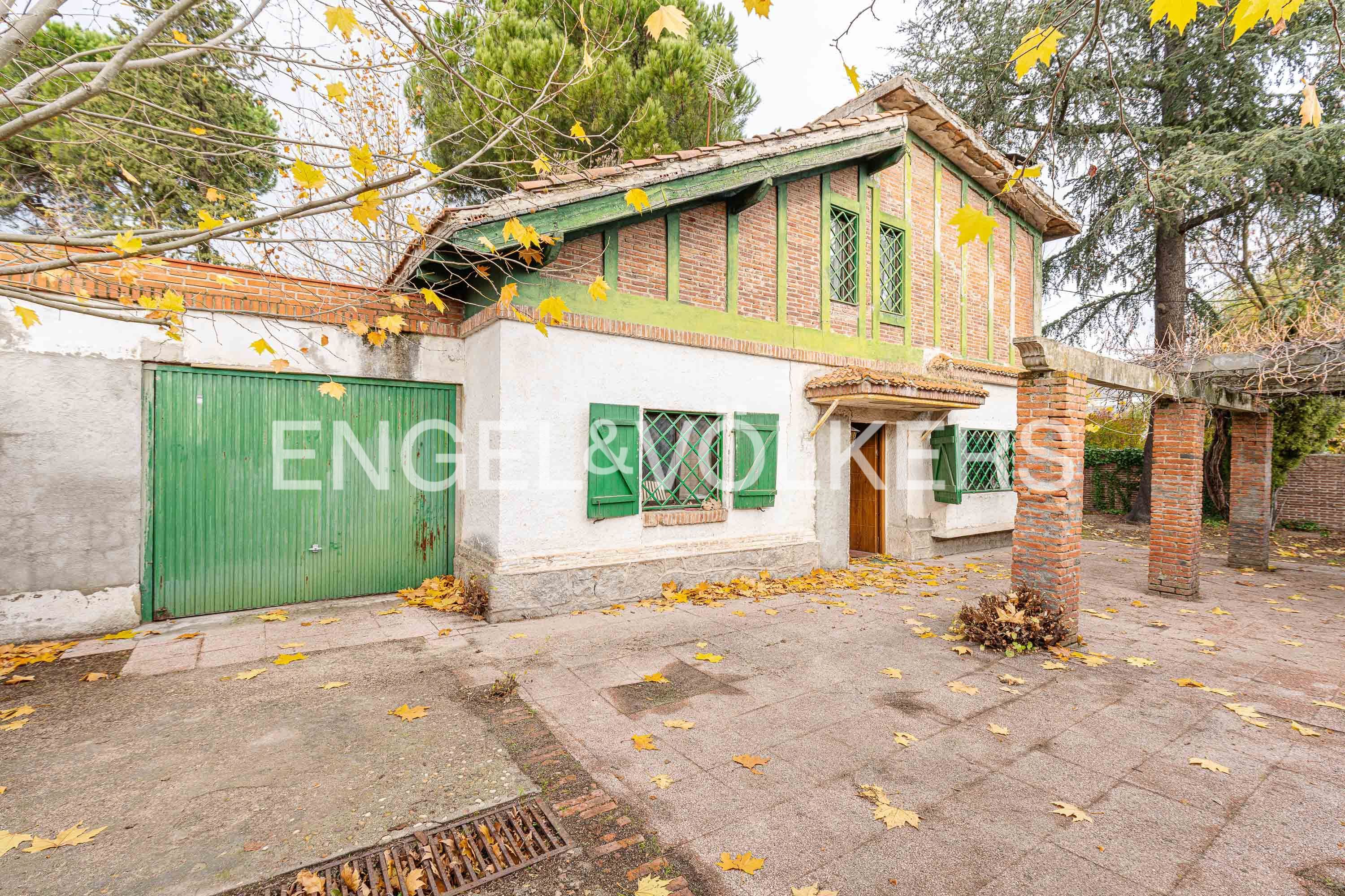 Exterior view of House or chalet for sale in  Madrid Capital  with Heating and Private garden