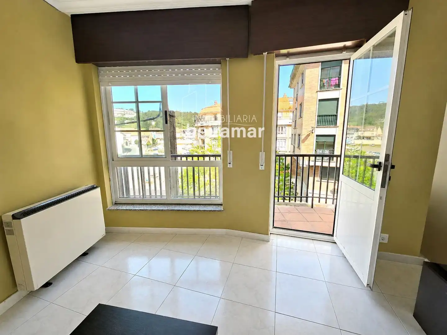 Habitación de Piso en venta en Ribeira con Calefacción, Terraza y Trastero