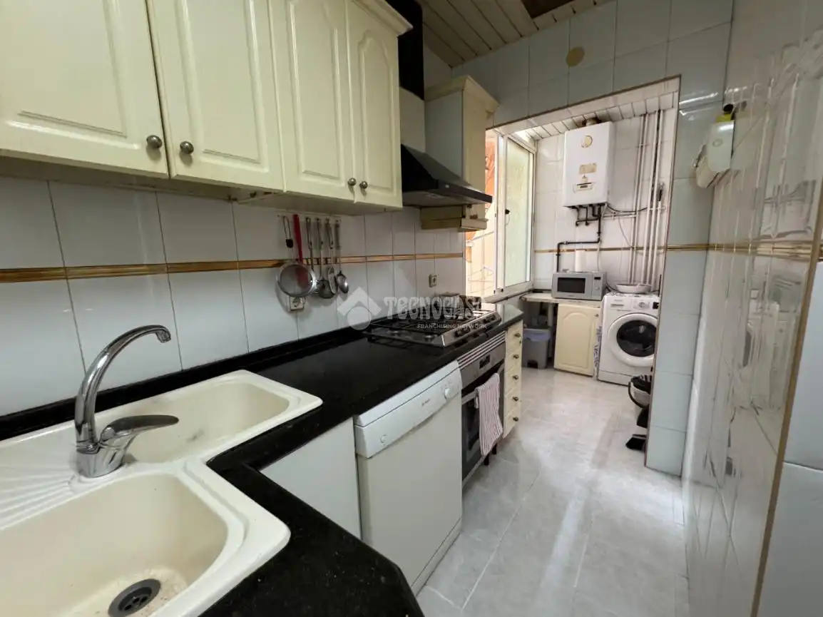 Küche von Wohnung zum Verkauf in Barcelona mit Klimaanlage, Heizung und Terrasse