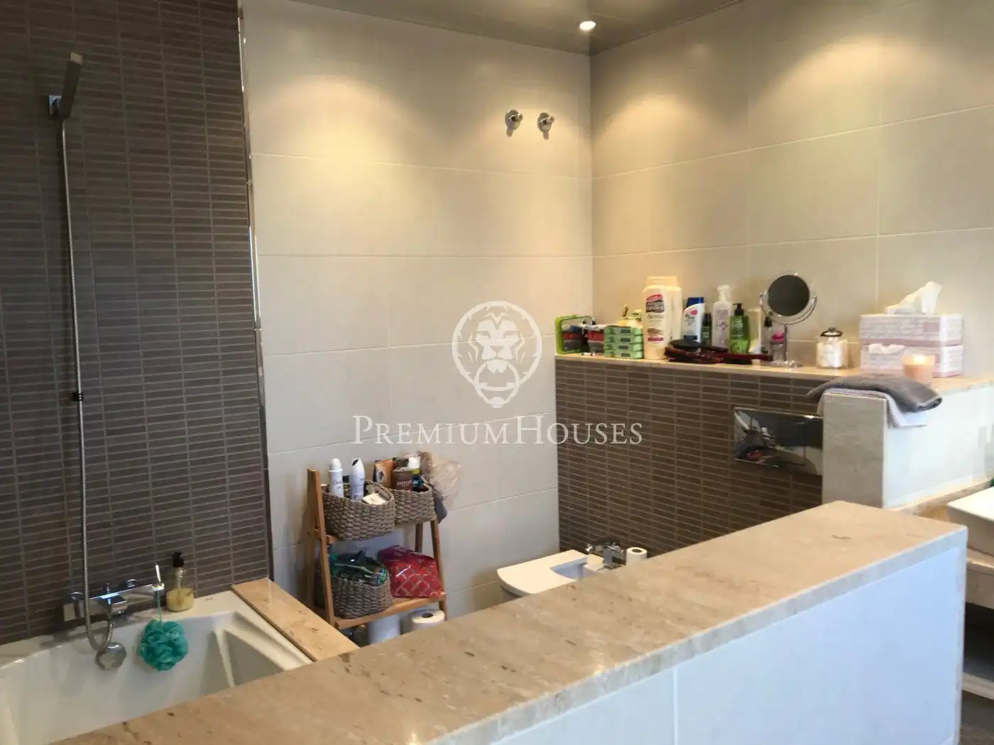 Bathroom of Detached homes for sale in Calafell  with Heating, Private garden and Parquet flooring