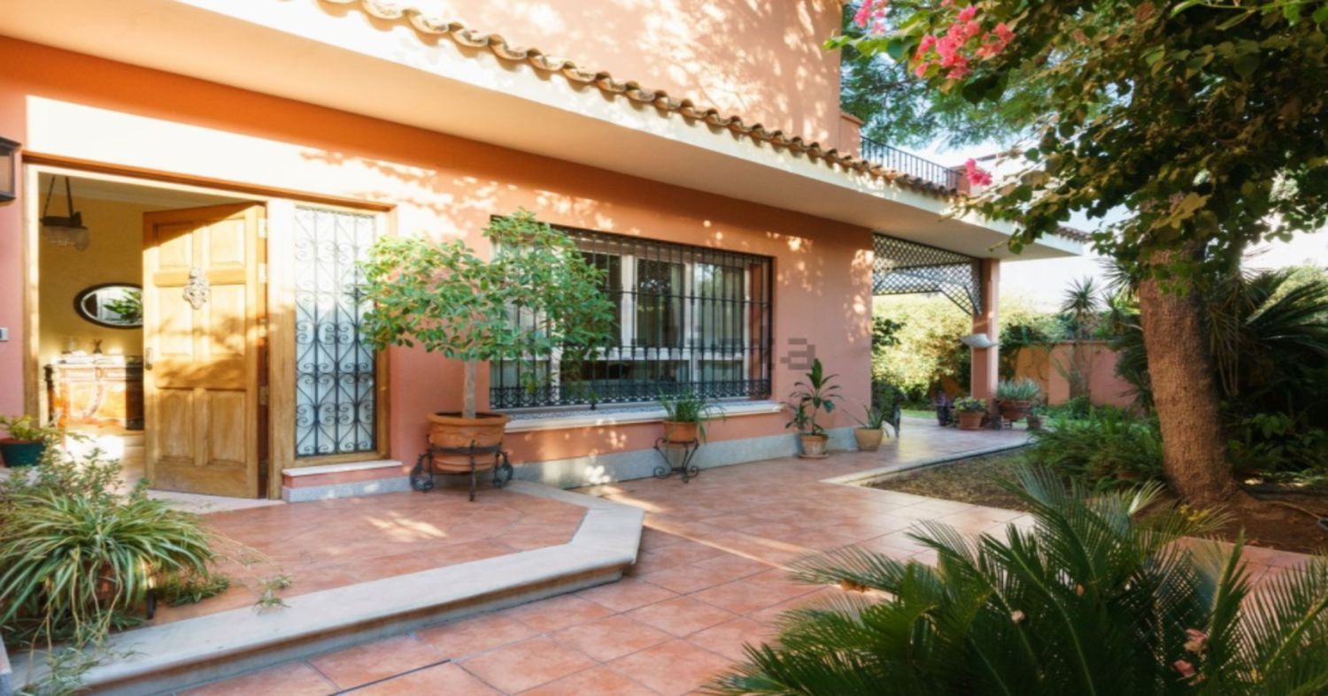 Garden of House or chalet for sale in  Sevilla Capital  with Air Conditioner, Heating and Private garden