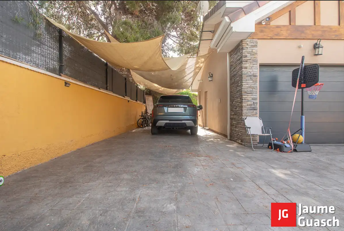 Parking de Casa o chalet en venta en El Vendrell con Aire acondicionado, Calefacción y Jardín privado