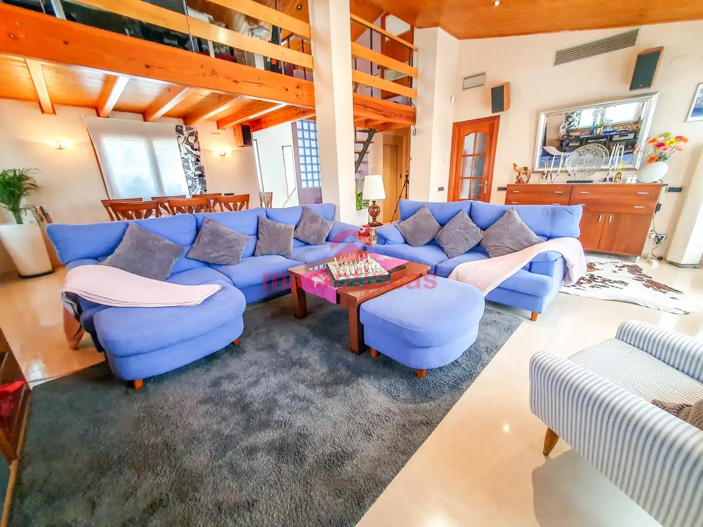 Sala d'estar de Casa o xalet en venda en Olesa de Montserrat amb Aire condicionat, Jardí privat i Terrassa