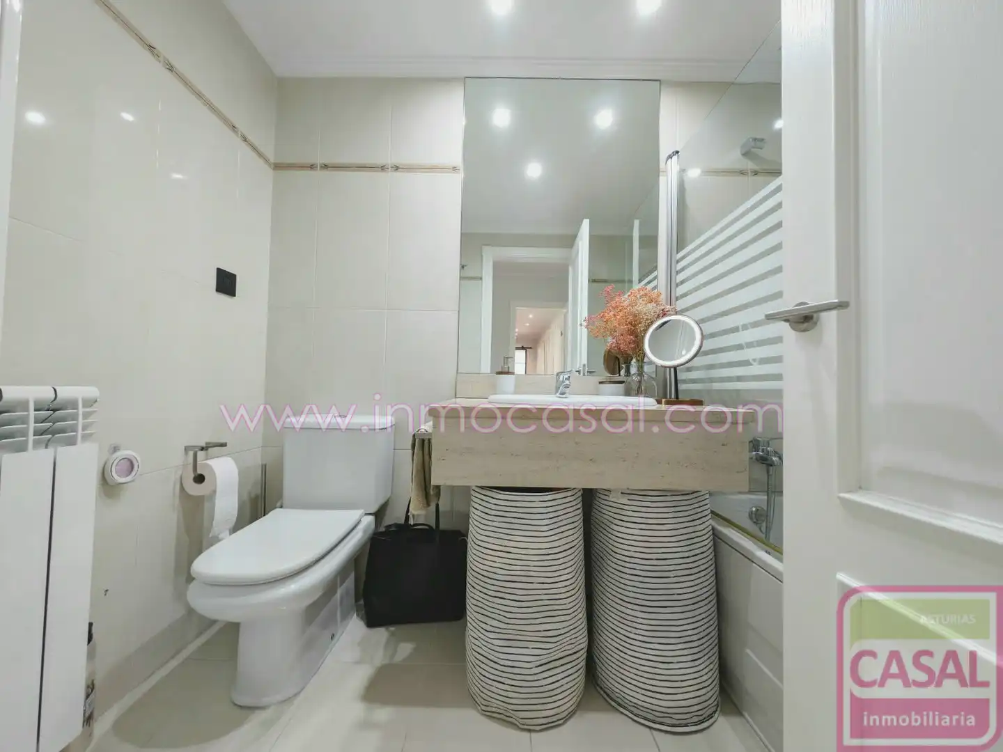 Baño de Piso en venta en Oviedo  con Calefacción, Terraza y Trastero