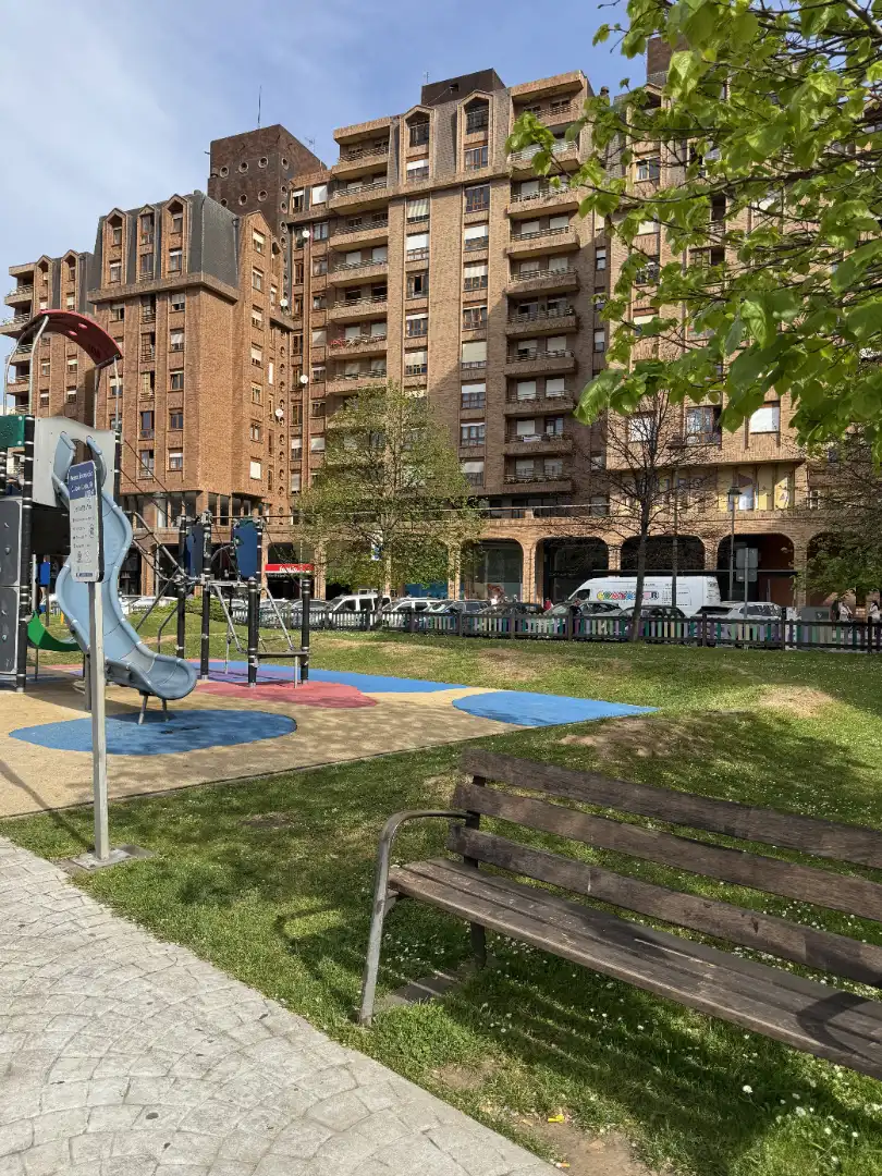 Vista exterior de Dúplex en venta en Avilés con Calefacción, Parquet y Terraza