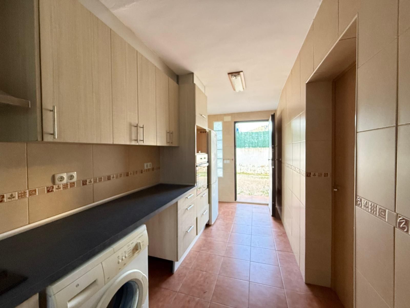 Cuina de Casa adosada en venda en Mont-roig del Camp amb Jardí privat, Terrassa i Piscina comunitària