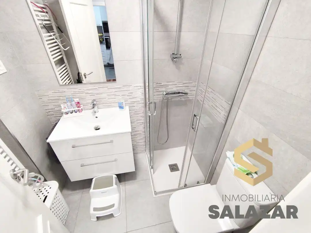 Bathroom of Flat for sale in Bilbao   with Heating, Storage room and Balcony