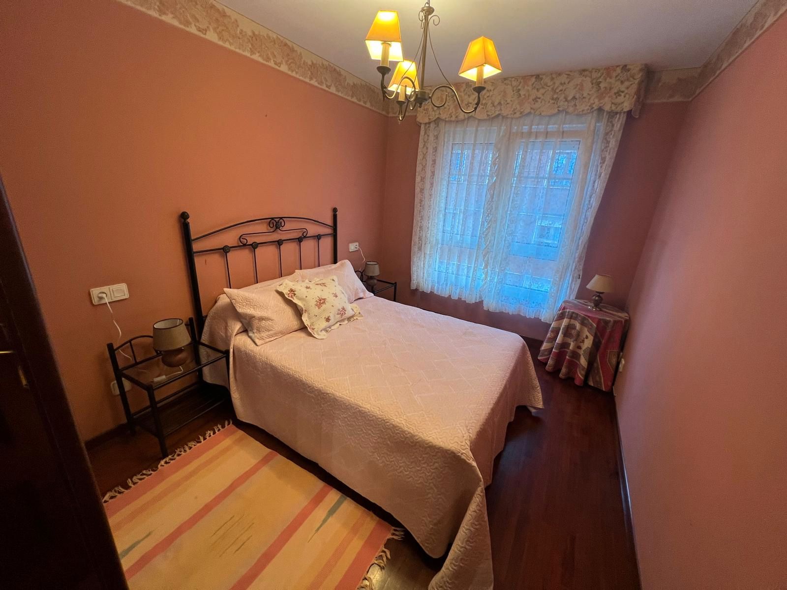 Dormitori de Apartament de lloguer en Gijón  amb Calefacció i Moblat