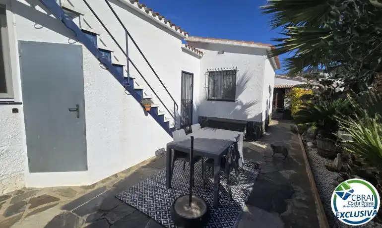 Vista exterior de Casa o xalet en venda en Roses amb Calefacció, Jardí privat i Traster