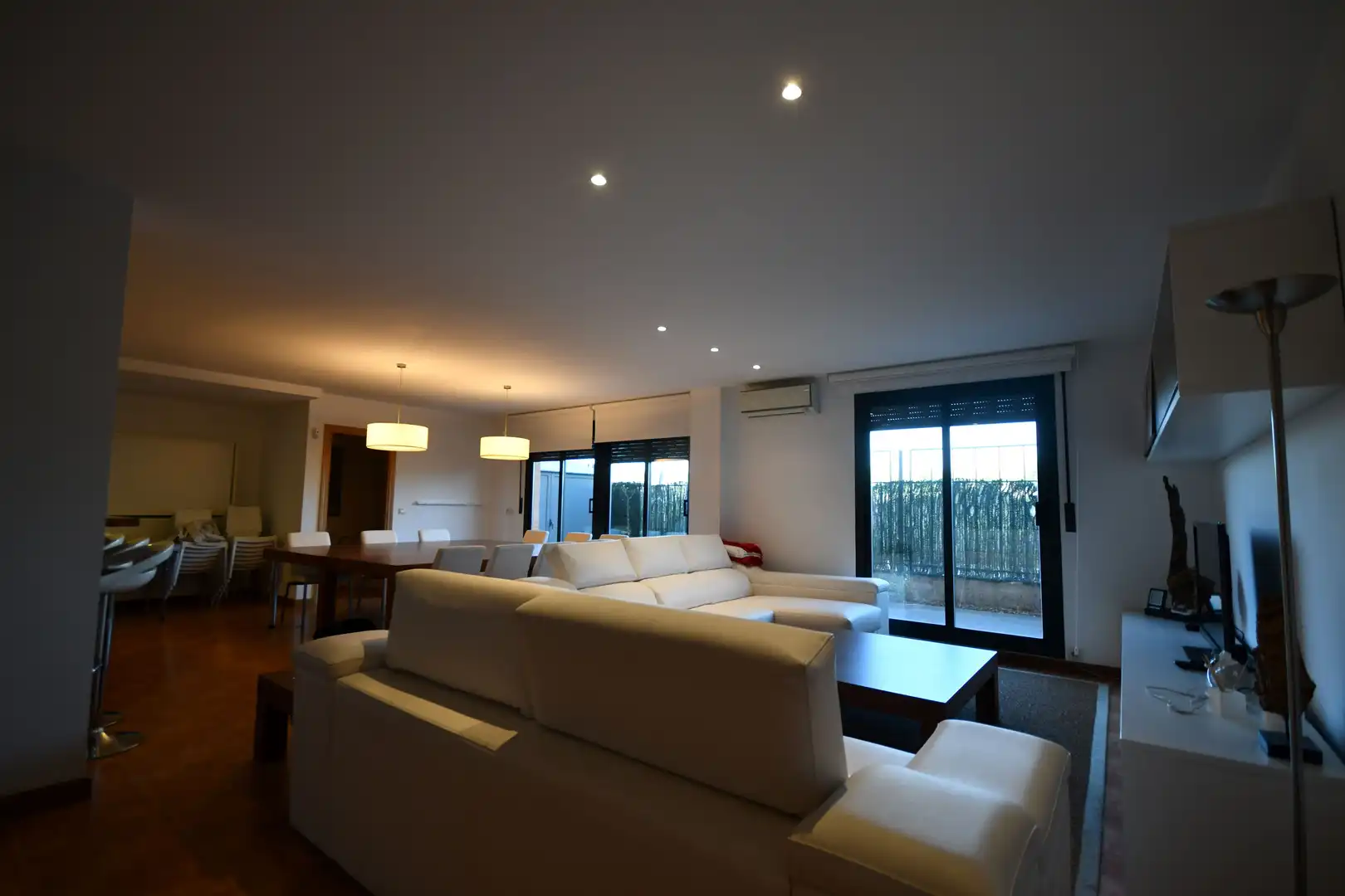Wohnzimmer von Erdgeschoss zum Verkauf in Lardero mit Klimaanlage, Heizung und Terrasse