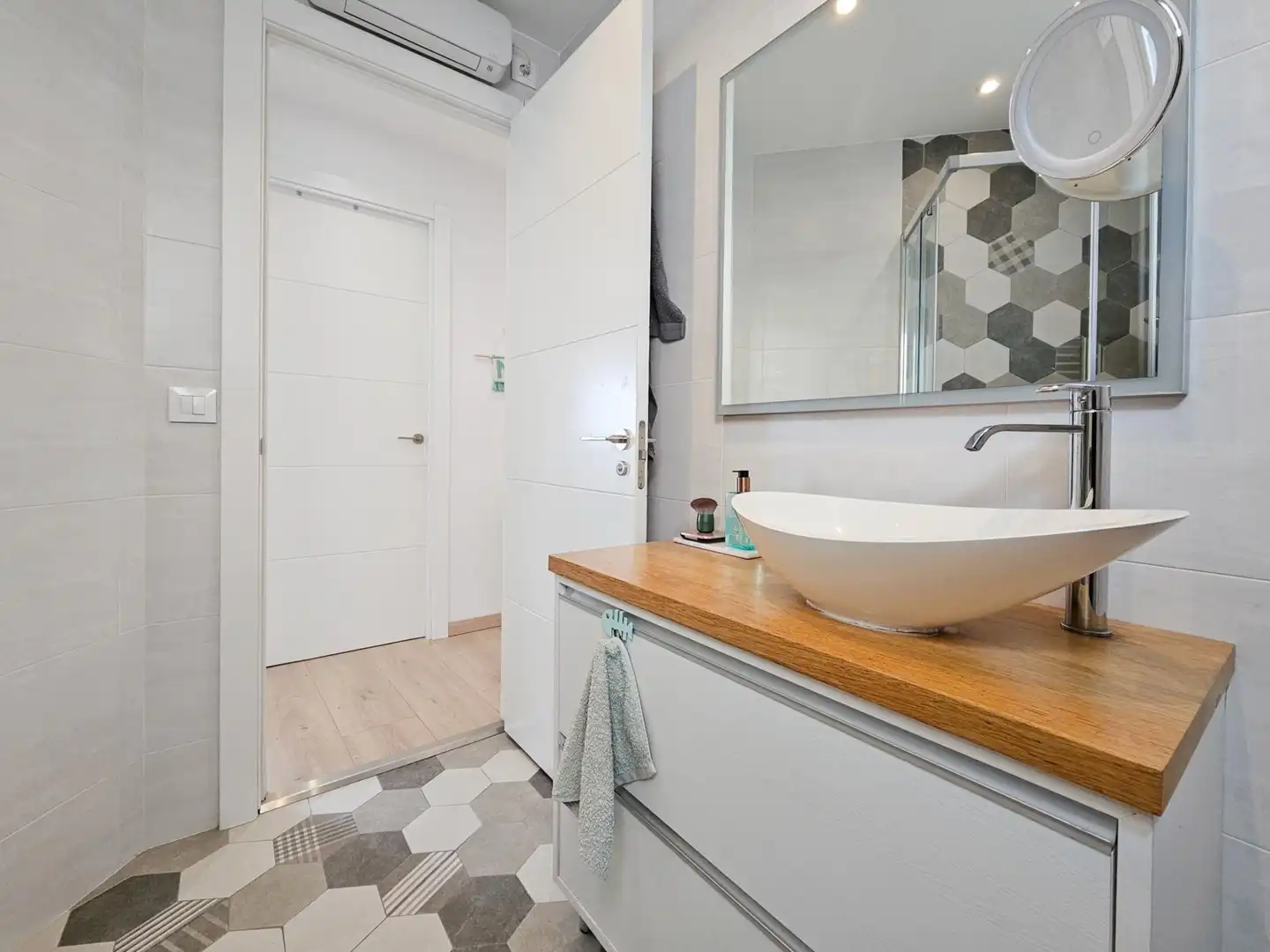 Badezimmer von Wohnungen zum Verkauf in Barcelona