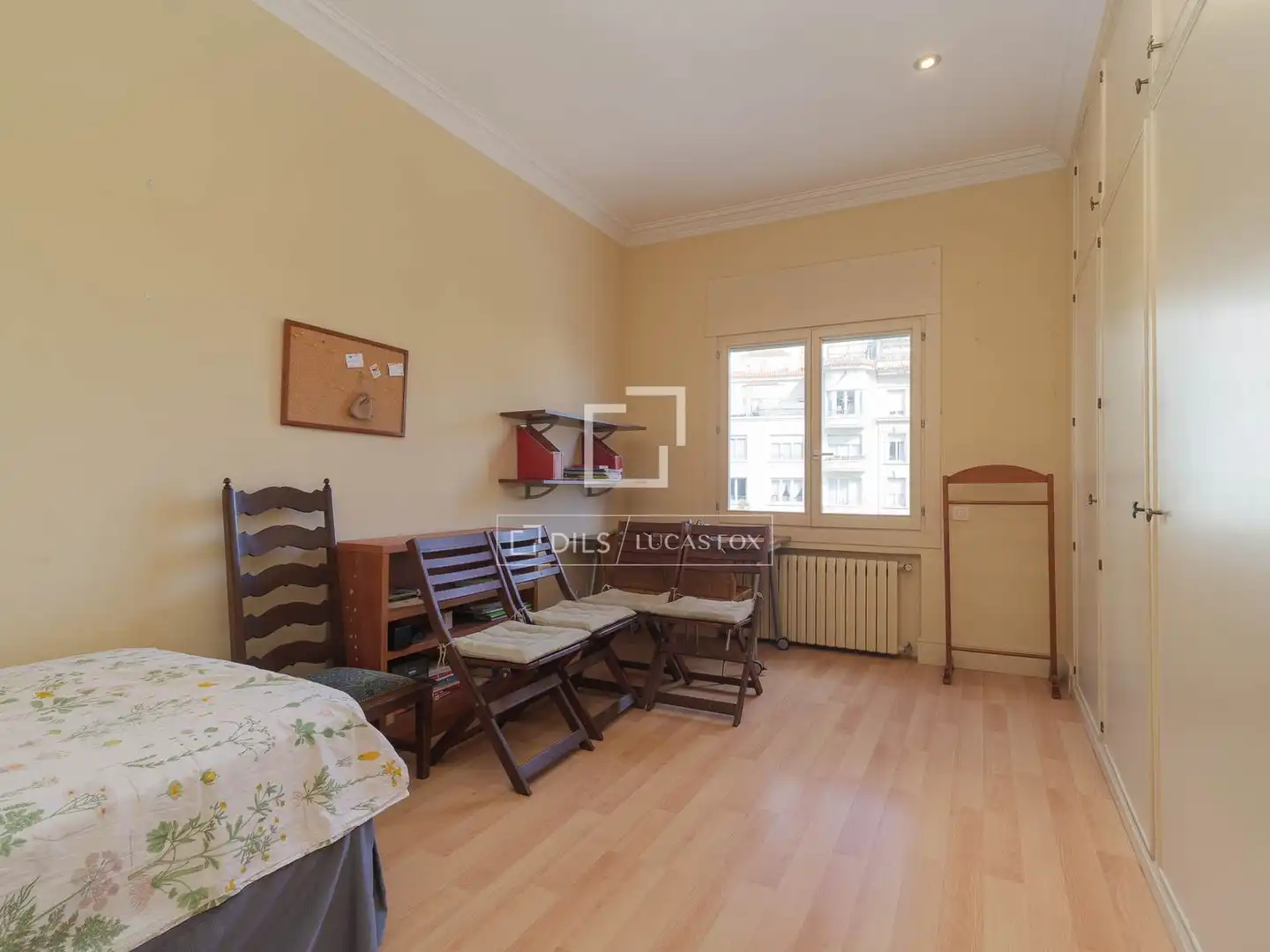 Schlafzimmer von Wohnung zum Verkauf in Barcelona mit Klimaanlage, Heizung und Privatgarten