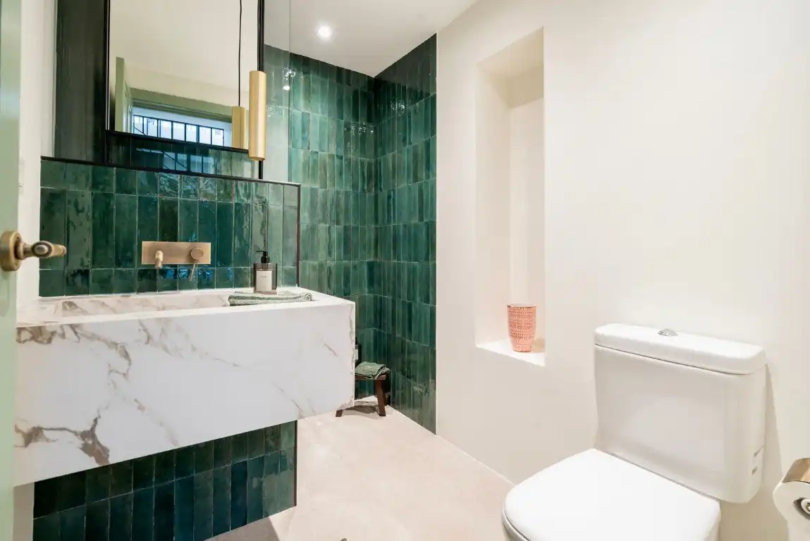 Baño de Casa adosada en venta en Marbella con Aire acondicionado, Calefacción y Terraza