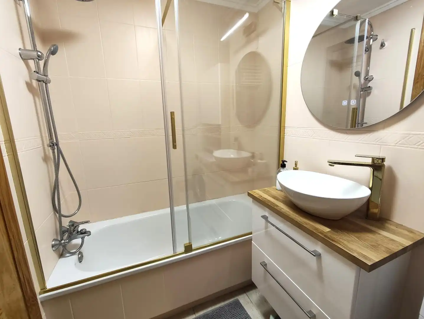 Bany de Apartament de lloguer en Torrevieja amb Aire condicionat, Moblat i Balcó