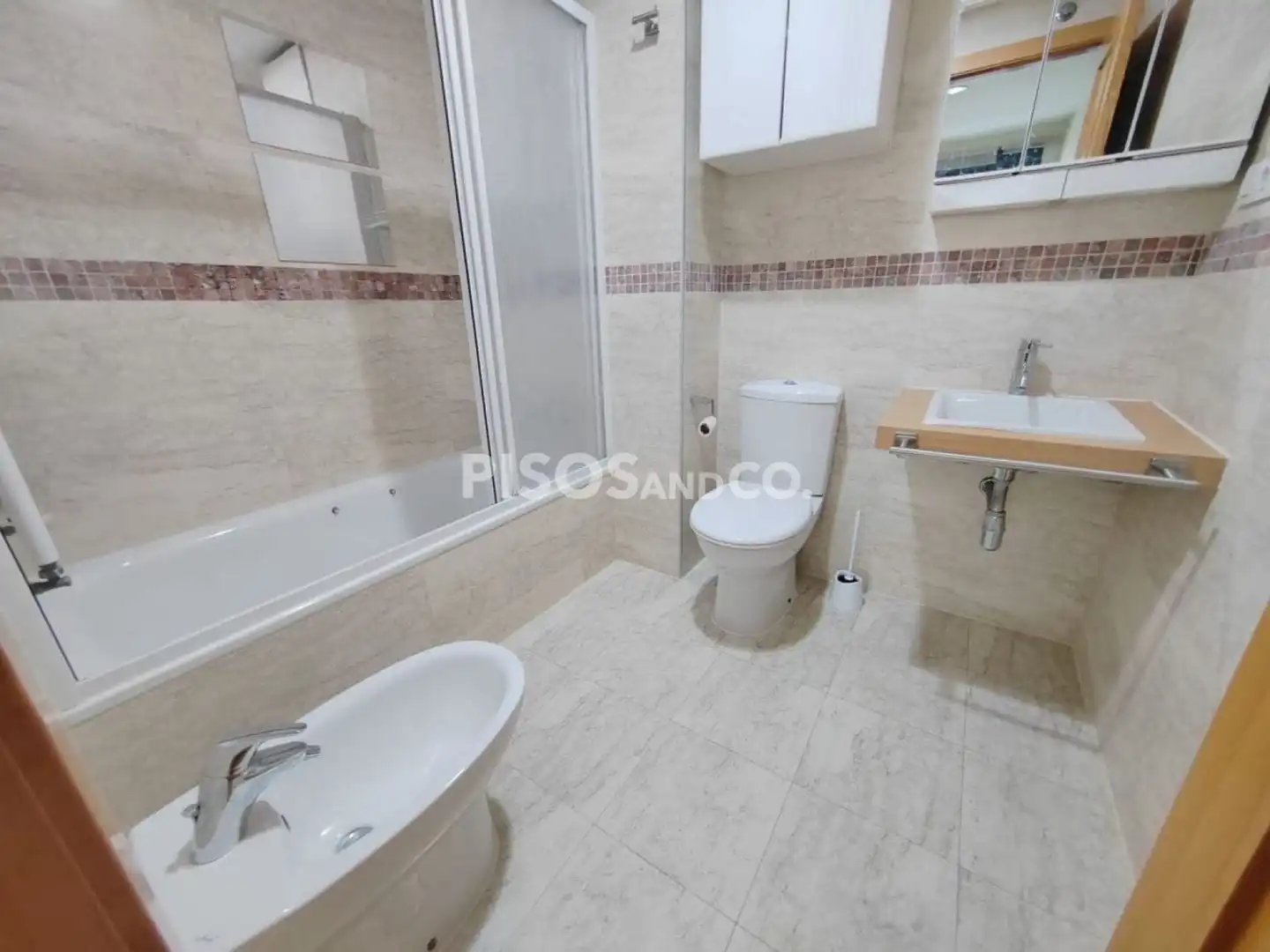 Baño de Piso en venta en A Coruña Capital  con Calefacción, Trastero y Amueblado