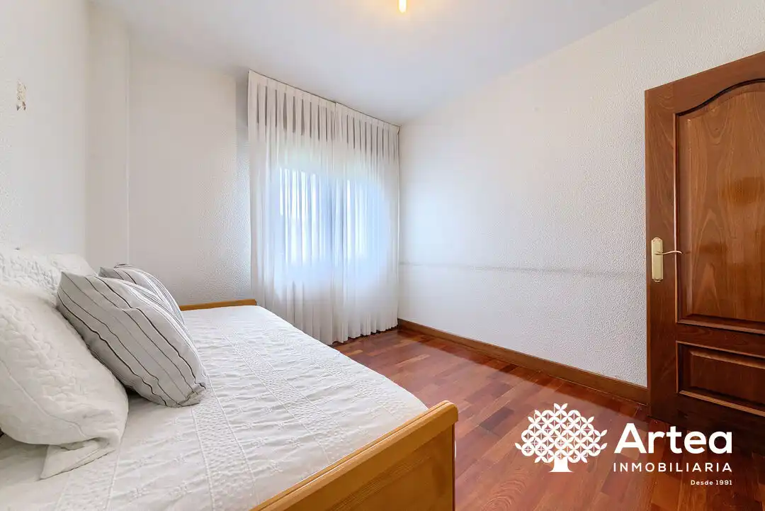 Dormitori de Pis en venda en Barakaldo  amb Calefacció i Terrassa