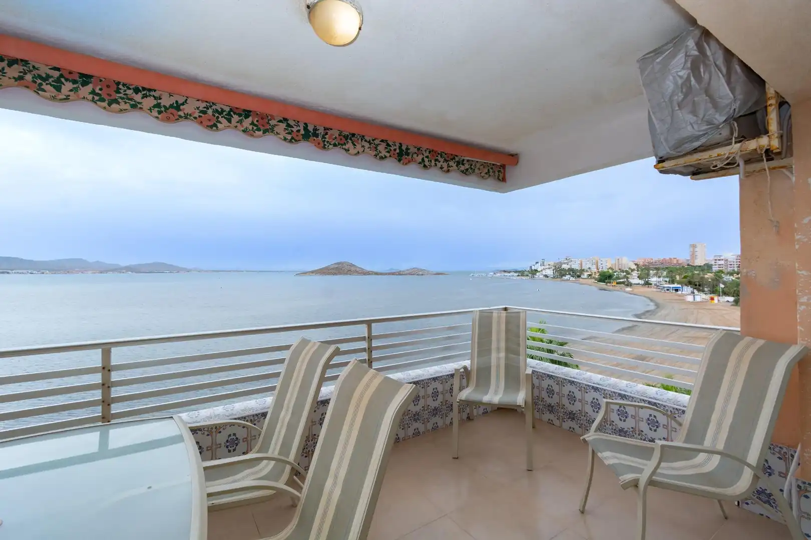 Apartament amb terrassa en venda a Zona Galúa - Calnegre
